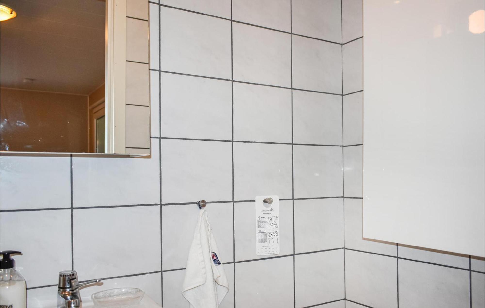 1 Bedroom Amazing Home In Hoellviken Экстерьер фото