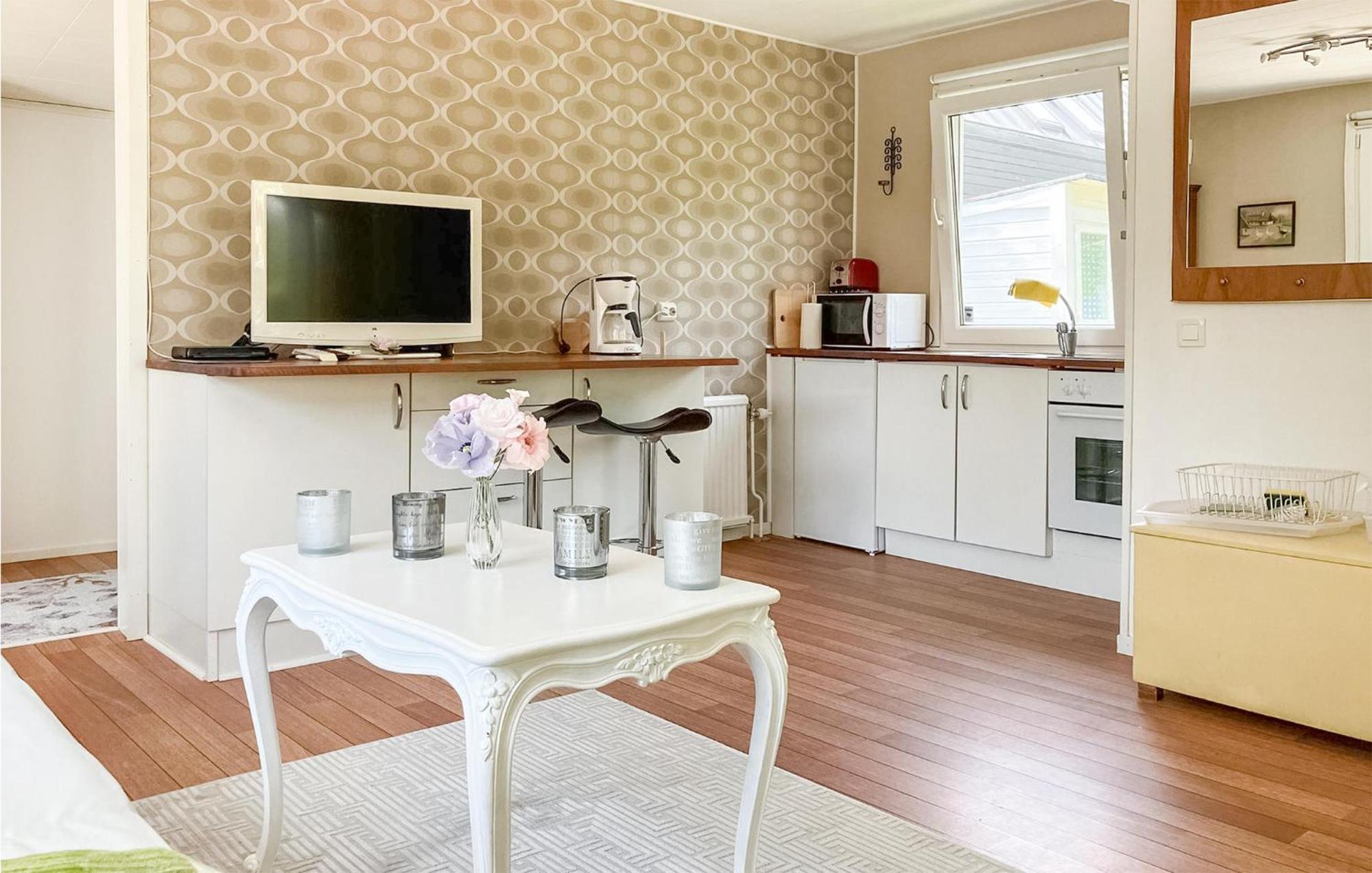 1 Bedroom Amazing Home In Hoellviken Экстерьер фото